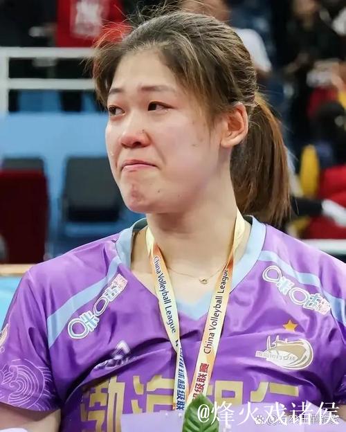 李盈莹留洋手续为何缓慢？费内球迷也在关注，意甲德比战能否成行